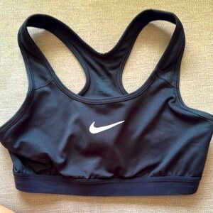 Nike Black Sports Bra like new ❤️